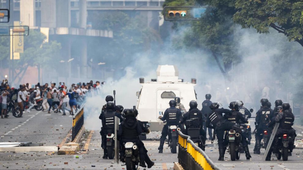 Venezuela: riots, protests and cacerolazos take to the streets after Maduro's re-election