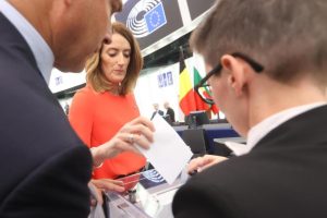 European Parliament President Roberta Metsola casts her vote for Von der Leyen