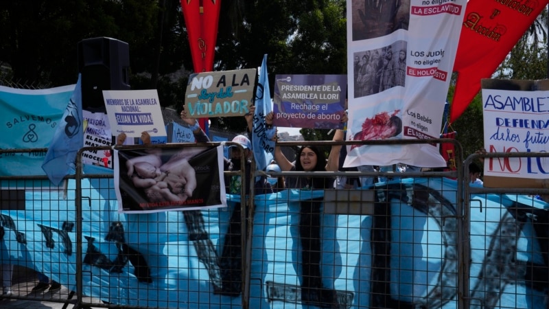 Women's groups call for total decriminalization of abortion in Ecuador