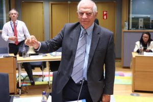 Borrell calls for allowing Ukraine to use European weapons to attack targets in Russia