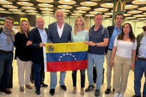 The trip to Venezuela of the two PP senators who knew they were going to be "inadmissible" cost the Senate 9,178 euros