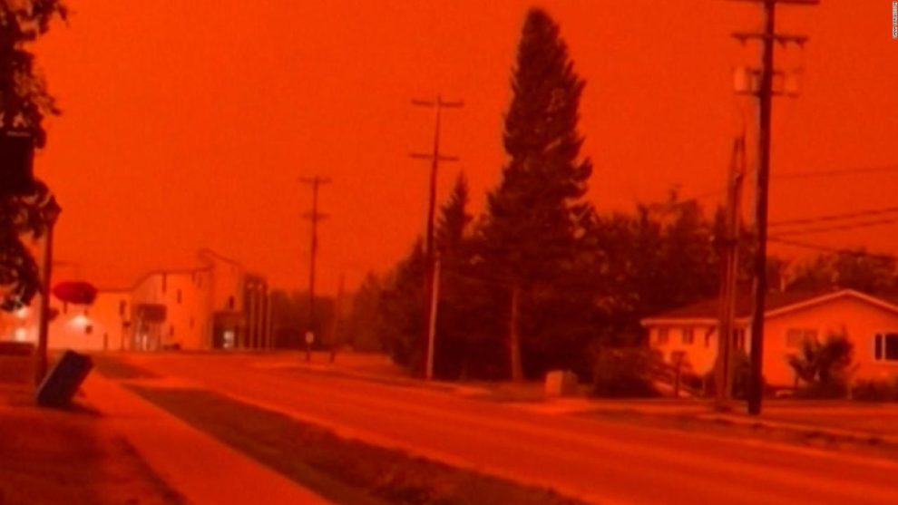 E 1437461 - Fires in Canada leave the sky red