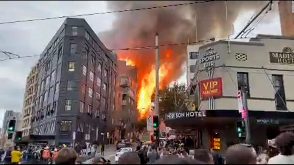 E 1398184 - Huge fire in Sydney forces evacuation of hundreds of people