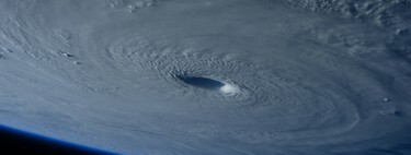 What is the difference between a tropical cyclone, a tropical storm and a hurricane?