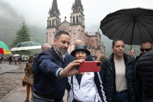 Abascal begins a regional tour to relaunch Vox and recover affiliates