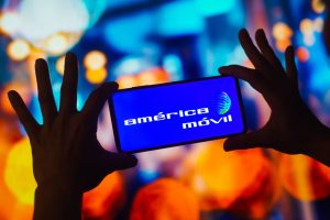 America Movil and Telefonica analyze the sale of assets of WOM of Chile