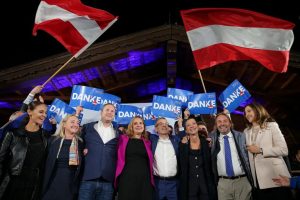 Herbert Kickl, leader of the Austrian Freedom Party, poses with his supporters in Vienna, Austria, this Sunday, September 29, 2024, after polls close in the country's national elections.