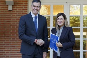 President Pedro Sánchez receives the head of the Government of Cantabria, María José Sáenz de Buruaga, in the first meeting that both have held since the president of the Cantabrian PP became President of the autonomous community, this Friday in La Moncloa. EFE/JJ Guillén