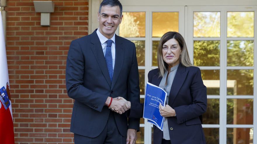 President Pedro Sánchez receives the head of the Government of Cantabria, María José Sáenz de Buruaga, in the first meeting that both have held since the president of the Cantabrian PP became President of the autonomous community, this Friday in La Moncloa. EFE/JJ Guillén