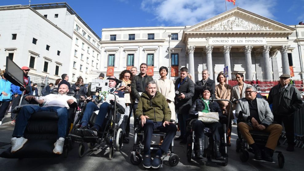 Members of various ALS patient associations, at the presentation of the Bill, prepared by ALS entities, in the Plaza de las Cortes, in October