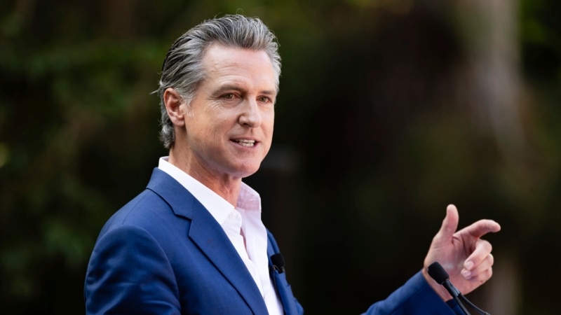 California Governor Signs Law to Protect Minors from Social Media Addiction