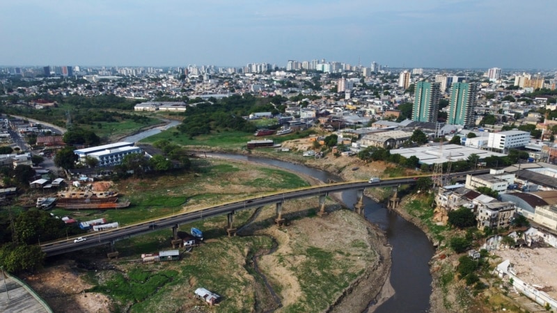 Dramatic images show the magnitude of the drought in the Amazon and its rivers