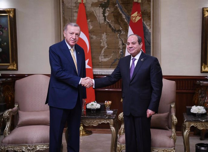 File - Egyptian and Turkish Presidents Abdel Fattah al-Sisi and Recep Tayyip Erdogan, respectively.