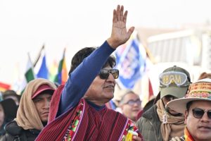 Evo Morales' march heads to La Paz and puts pressure on President Luis Arce