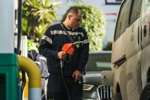 Gasoline and diesel go for their first month without subsidies