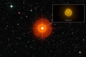 An animation of the star R. Doradus. Credit: ESO/L.