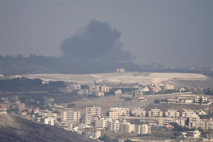 Column of smoke following an Israeli Army bombardment of Marjayoun, southern Lebanon (file)