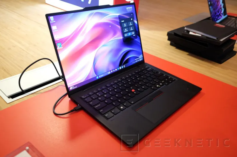 Geeknetic Lenovo presents its ThinkPad X1 Carbon Aura Edition, ThinkPad T14s and ThinkBook 16 1