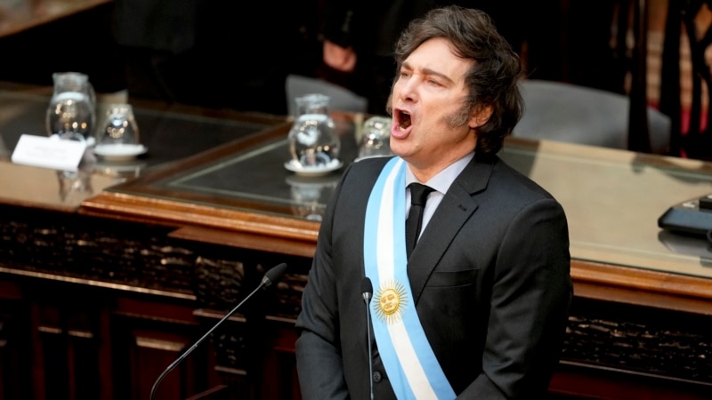 Milei promises austerity in his budget for 2025 and proposes a duel in the Argentine Congress