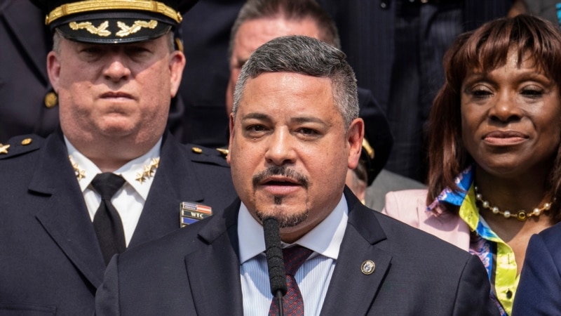 New York City police chief resigns amid federal investigation