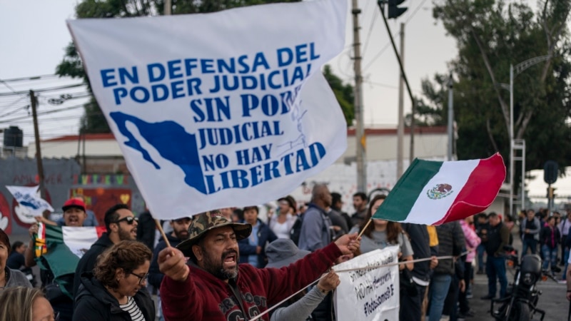 Protesters block access to Mexican Congress ahead of imminent vote on judicial reform