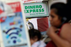 Salaries, social programs and remittances keep consumption in Mexico