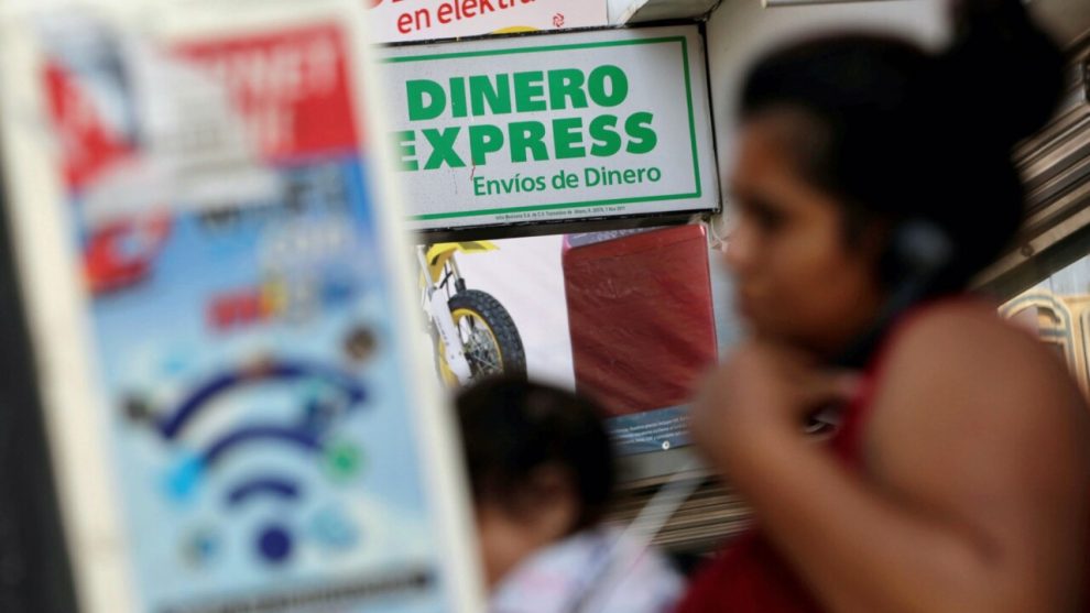 Salaries, social programs and remittances keep consumption in Mexico