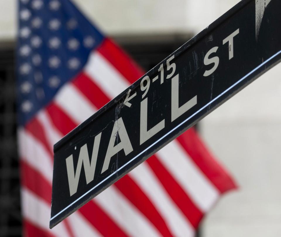 Wall Street closes a volatile session in the red, the Dow Jones fell 0.2%