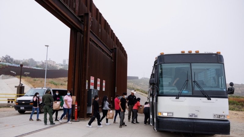 White House reports drop in number of migrants trying to cross border, credits executive action