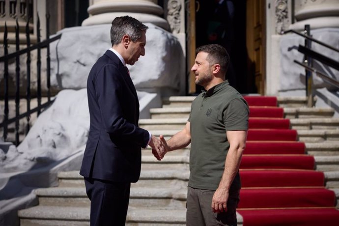 Irish Prime Minister Simon Harris and Ukrainian President Volodymyr Zelensky.