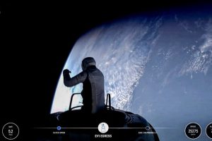 "It's beautiful"SpaceX achieves first private spacewalk