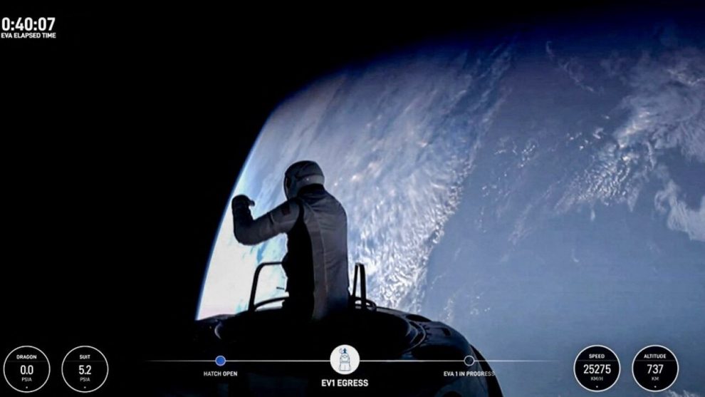 "It's beautiful"SpaceX achieves first private spacewalk