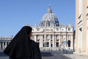 A nun arrested in Italy after stealing jewelry and gold objects donated by the faithful worth about 80,000 euros