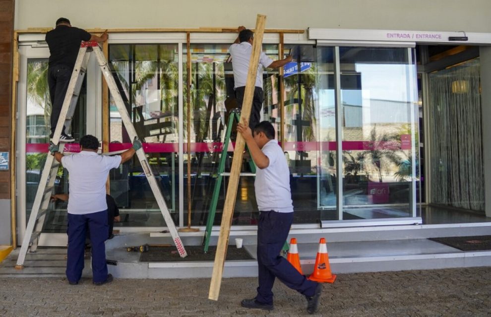 Banks close branches in Mérida due to the passage of Hurricane Milton