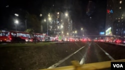 Transmilenio buses and private cars in heavy traffic in Bogotá. PHOTO: Camilo Álvarez: VOA.