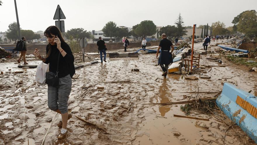 Valencia, devastated by a 'tsunami', wonders why: "I was drinking water in the car when the alert came"