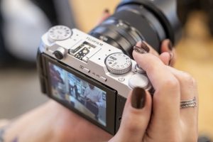 Fujifilm X-M5, the new light and retro mirrorless camera, ideal for beginners