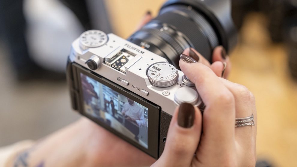 Fujifilm X-M5, the new light and retro mirrorless camera, ideal for beginners