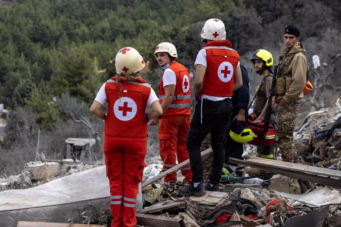 Lebanese Red Cross teams in the area of ​​an Israeli Defense Forces (IDF) attack