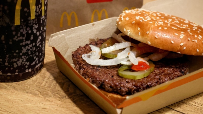 McDonald's blames onion supplier for bacterial outbreak in its burgers