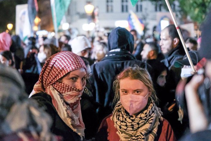 Swedish activist Greta Thungerg at a pro-Palestinian demonstration for the anniversary of October 7 in Berlin (Germany)