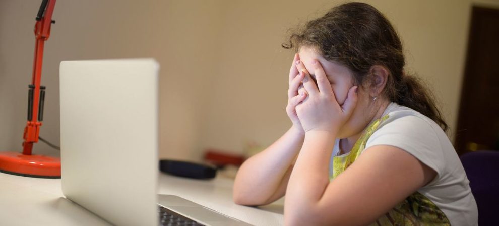 Many children are subject to online violence.