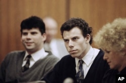 Lyle Menendez, left, and Erik Menendez are seen sitting next to defense attorney Leslie Abramson, right, in Beverly Hills Municipal Court during a hearing on Nov. 26, 1990. (AP Photo/Nick Ut, File) )