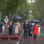 The rain stars in the military parade of October 12 encapsulated in the Plaza de Neptuno