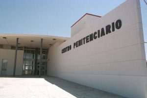 The young woman from Valencia de Don Juan, detained after finding her newborn baby dead, enters prison