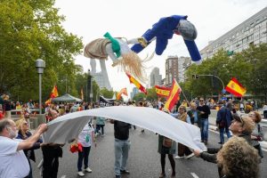 Thousands of people demand general elections in a demonstration with PP and Vox in Madrid