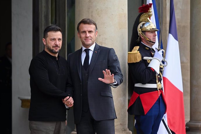 The presidents of Ukraine, Volodimir Zelensky, and France, Emmanuel Macron, in Paris.