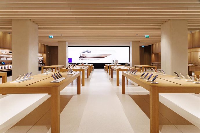 General view of the new Apple store in La Vaguada, November 27, 2024, in Madrid (Spain).