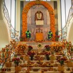 The offering was created by bearers of the Hñoñho Otomi Day of the Dead tradition from the state of Querétaro.