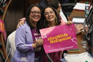 The bill was proposed by representatives Alexandra Vásquez and Jennifer Pedraza